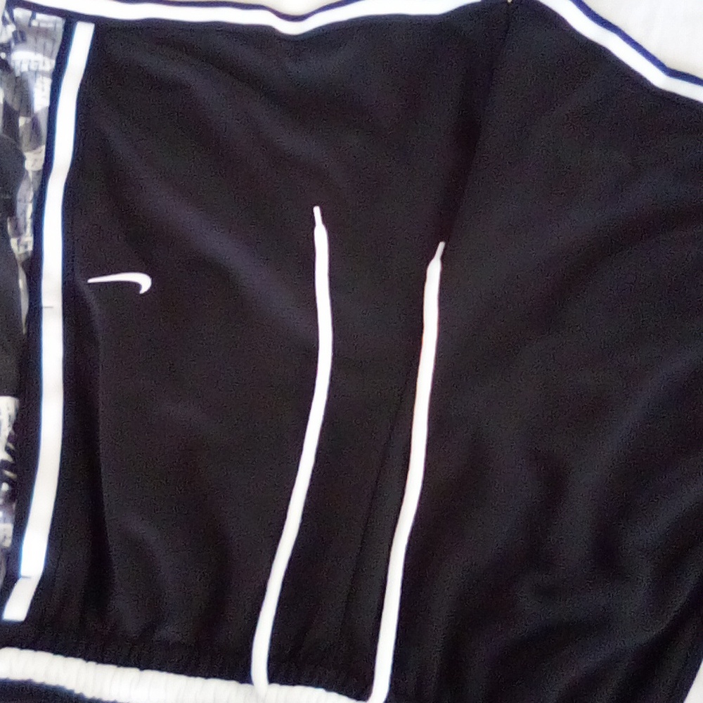 SHORTS - Picture 3 of 3
